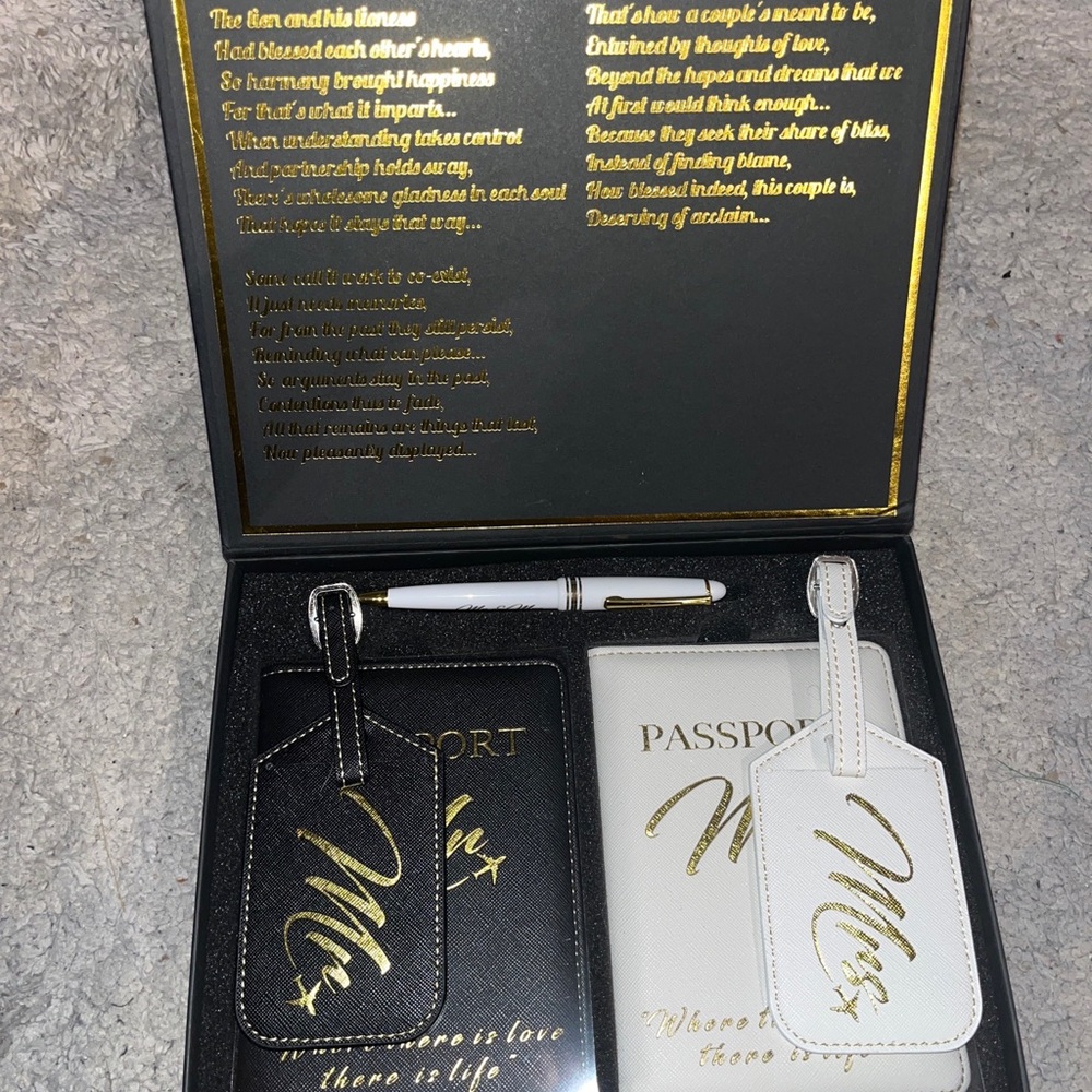 Deluxy Mr. & Mrs. Luggage Tag/Passport Holder Set Wedding/Shower Travel Gift NWT
